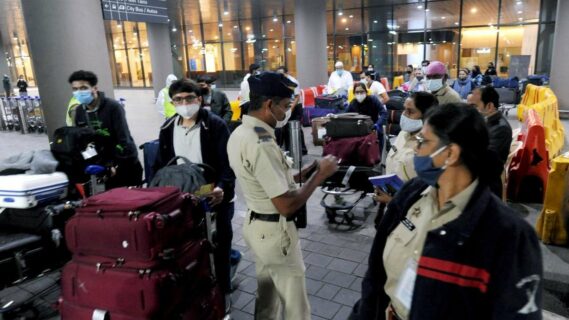 The number of people infected with mutant COVID-19 in India rose to 90. New Delhi tightens immigration quarantine measures.