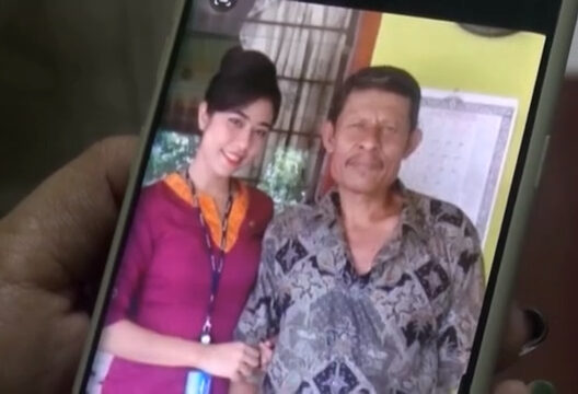 he crashed Indonesian passenger plane carried a total of 62 people. The family is still looking forward to the news of their relatives.