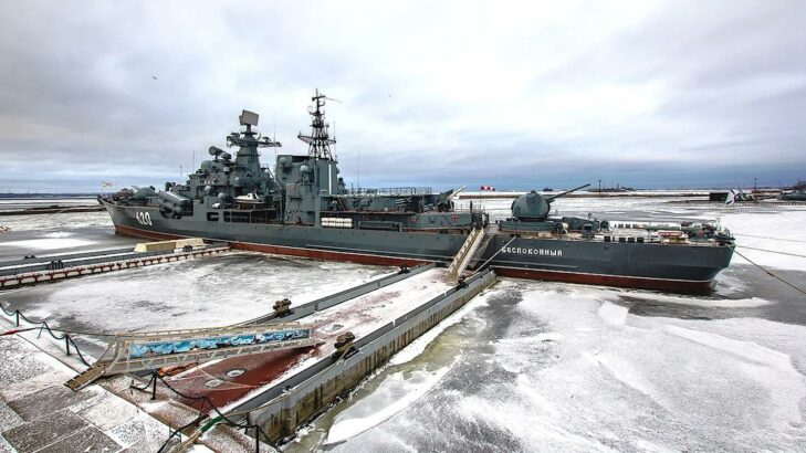 The former captain of the Russian Hyundai-class destroyer stole the propeller and installed two imitations.