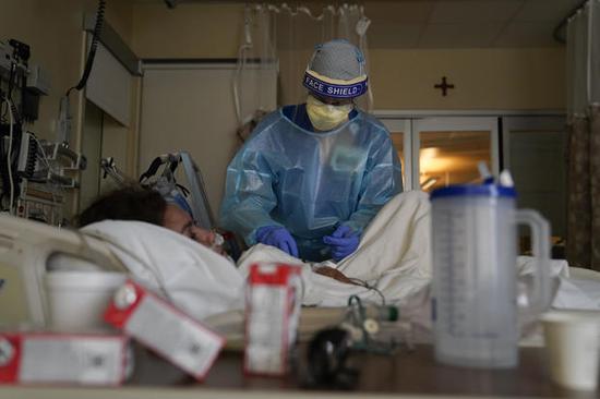 The deadliest week of the U.S. pandemic: more than 22,000 people died