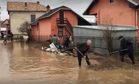 Rain and snow weather caused more than 10,000 families to cut off electricity in southern Serbia.