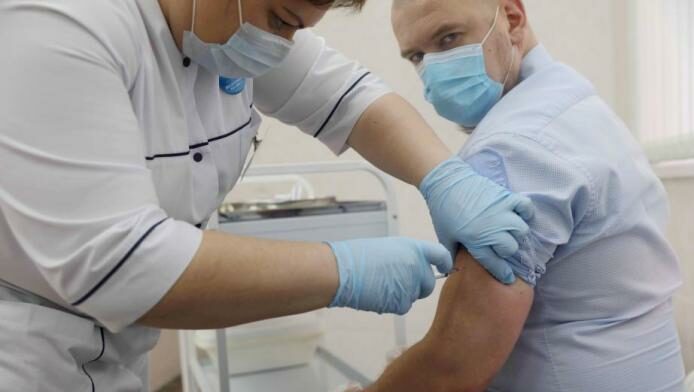 Moscow primary and secondary schools will resume classes on the 18th. The mayor calls on people to be vaccinated against the novel coronavirus as soon as possible.