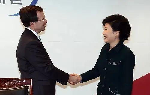 When Park Geun-hye was sentenced to 22 years in prison, her old friend "Asian Tsar" was coming?