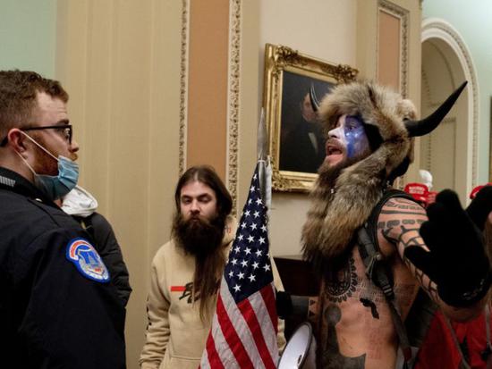 "Oxhorn Brother" who broke into the American Congress Building to seek amnesty, said that he would participate in the march at the invitation of the President.