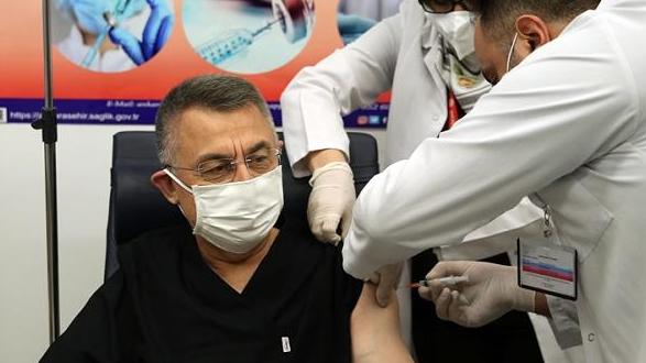 Turkish Vice President Oktay was vaccinated against coronavirus