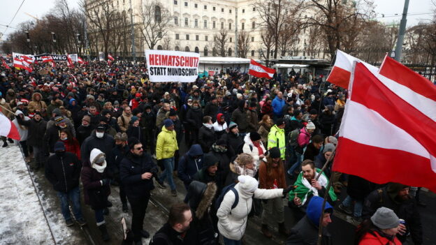 Tens of thousands of anti-lockdown protests broke out in Austria: no masks, kisses and hugs