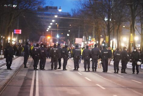 Large-scale "anti-lockdown" protests broke out in Vienna, the capital of Austria.
