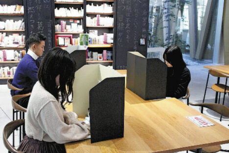 Japan made dropletproof board from cartons: it not only helps to learn but also prevents against the novel coronavirus