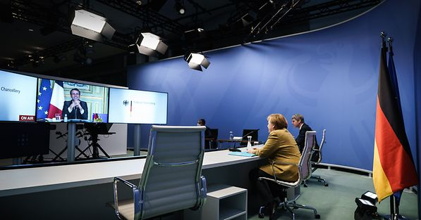 German and French leaders hold online defense meetings to defend the EU's unified purchase of vaccines