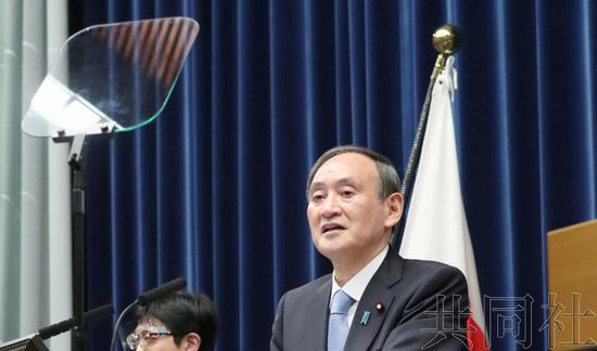 Yoshihide Suga used the teleprompter to hold a press conference for the first time and was criticized a lot before
