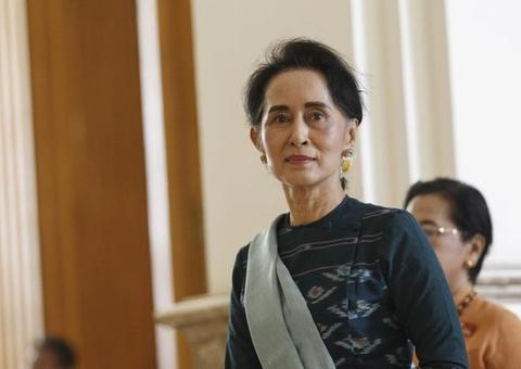 Daw Aung San Suu Kyi will be detained for at least 7 days on charges of violating the law.
