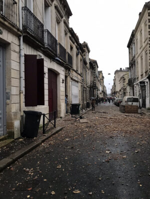 An explosion occurred in the center of Bordeaux, France, which injured three people and lost two people.