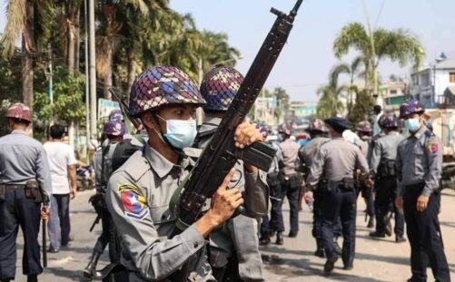 Myanmar Miaowadi police fired rubber bullets to disperse demonstrators