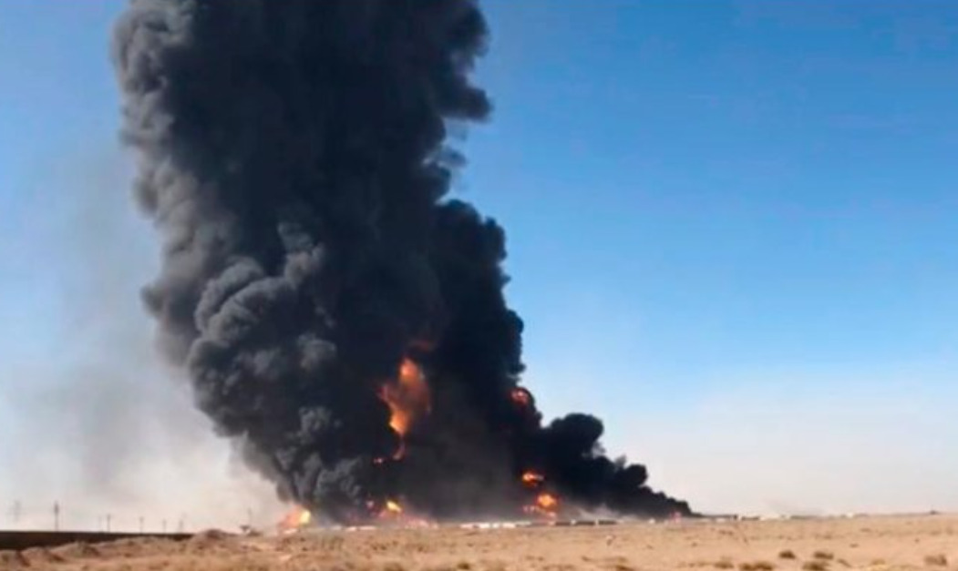 An oil tanker exploded on the Afghan border: More than 500 vehicles caught fire, injuring at least 17 people