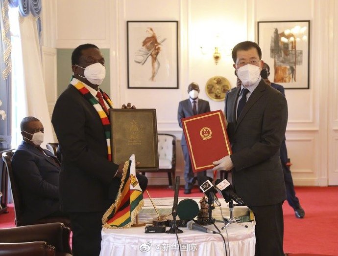 Zimbabwe's President held a ceremony to receive a coronavirus vaccine from China.