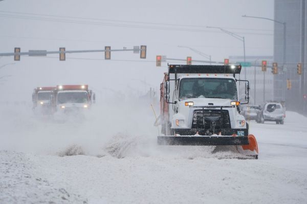 A blizzard in Texas, USA, blows away the "fig leaf" of American infrastructure.