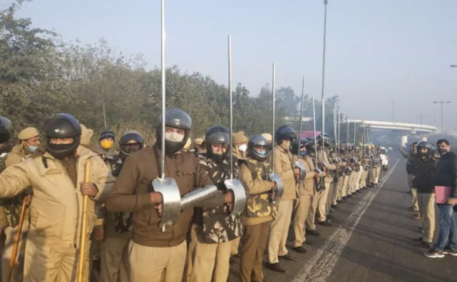 Indian police are equipped with "all-metal" weapons and armor. Indian media: In order to resist protest farmers