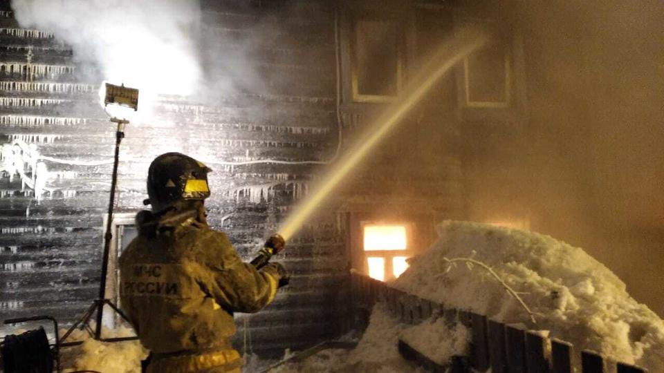 A serious fire broke out in a building in Russia, killing 5 people and injuring 6 others.