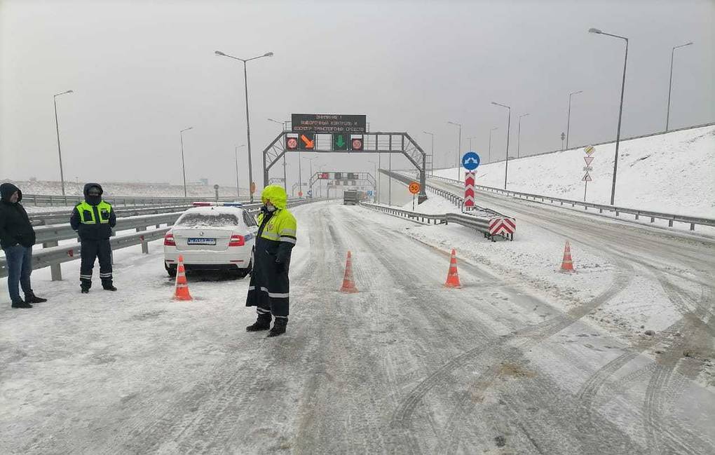 The Crimea Bridge in Russia was closed for the first time due to heavy snow.
