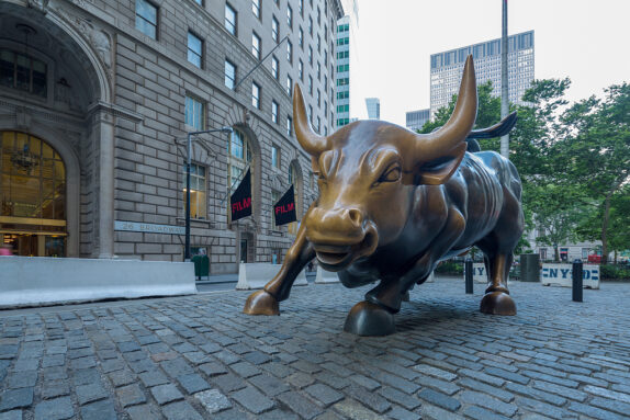 Italian sculptor died and once paid 350,000 US dollars to make "Wall Street Copper Bull"