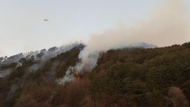 South Korea's Gangwon Province wildfire was put out after 18 hours of burning, causing no casualties.