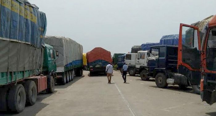 The border between Senegal and Guinea has been closed for more than half a year, and food prices in several countries have soared.