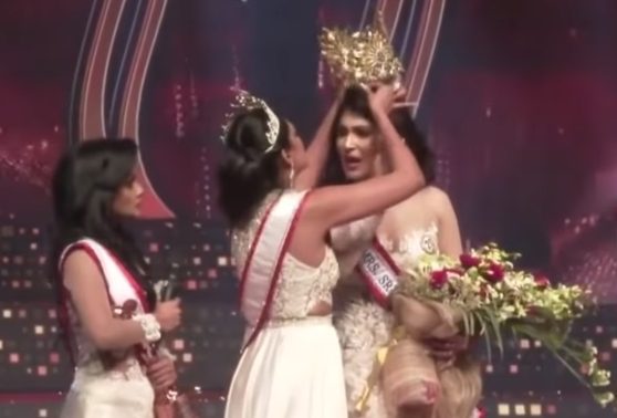 The crown of the Sri Lanka beauty queen competition was robbed, causing a head injury.