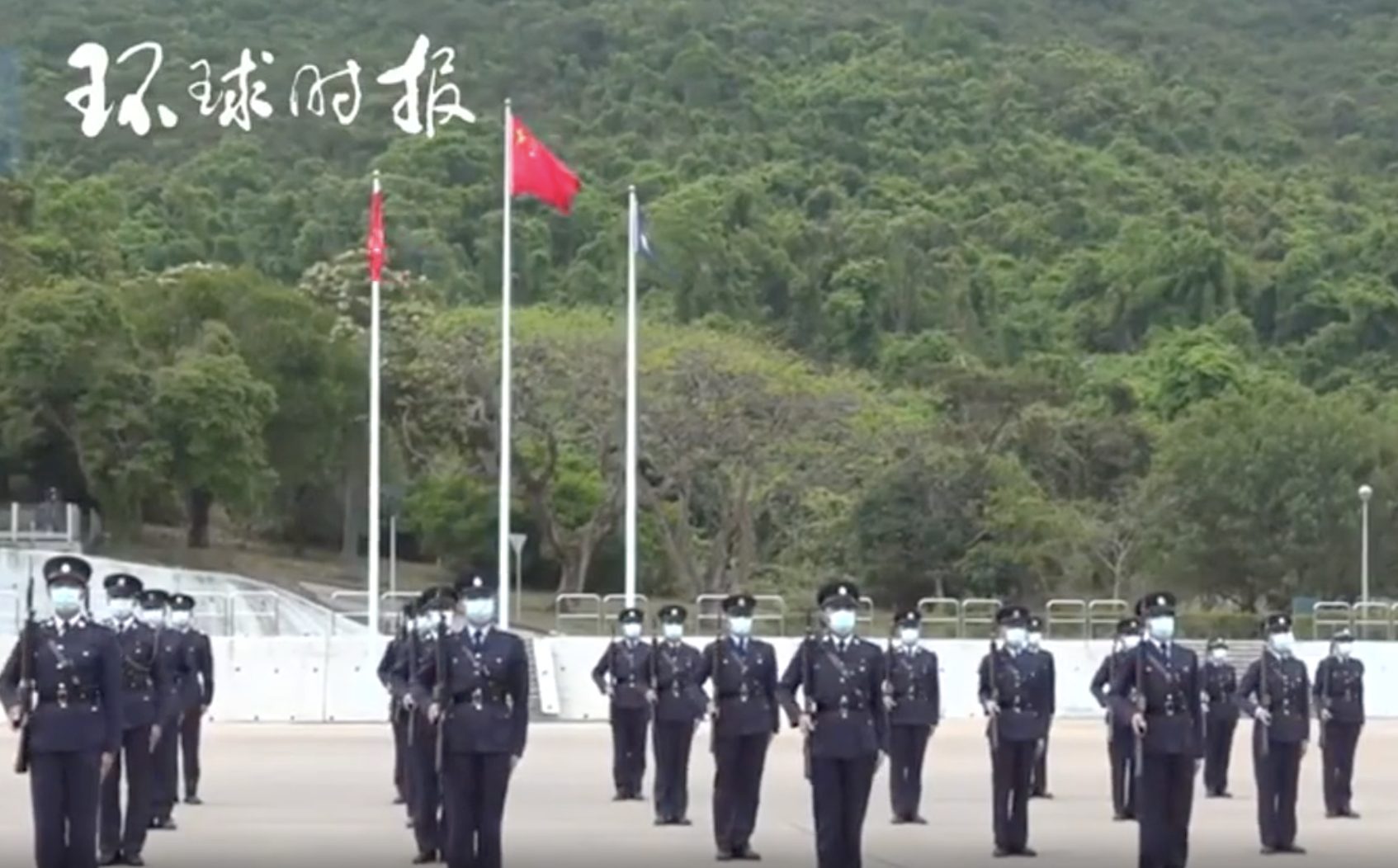 Hong Kong police officially use Chinese footwork to escort the national flag into the stadium!