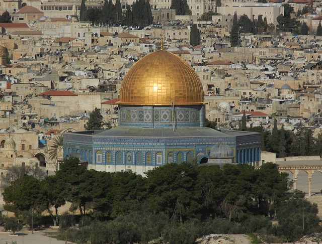 Gun and knife-related attacks in Jerusalem: 5 injured and gunmen killed