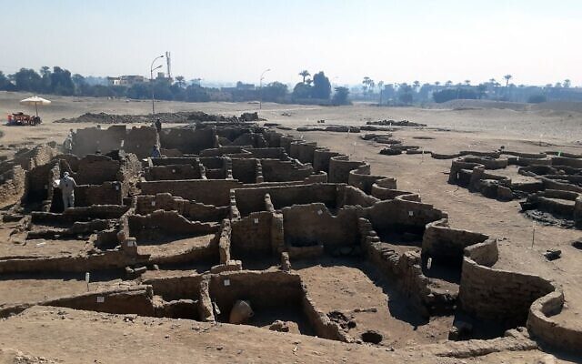 Egyptian relics of the ancient capital more than 3,000 years ago have been found. Houses and streets have been preserved intact
