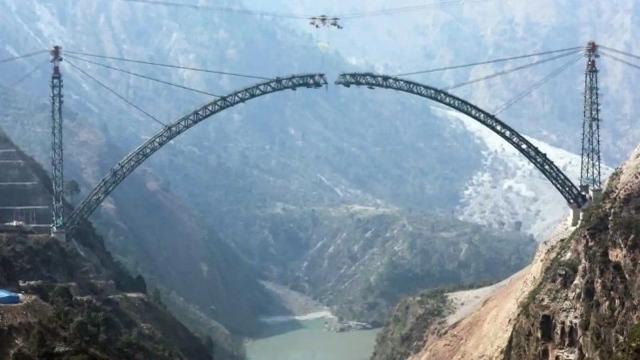 Higher than the Eiffel Tower! India's world's tallest railway bridge is about to be completed after more than ten years of construction.