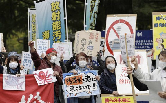 Several civic groups in Fukushima Prefecture, Japan protested against the government's decision to discharge nuclear wastewater into the sea.