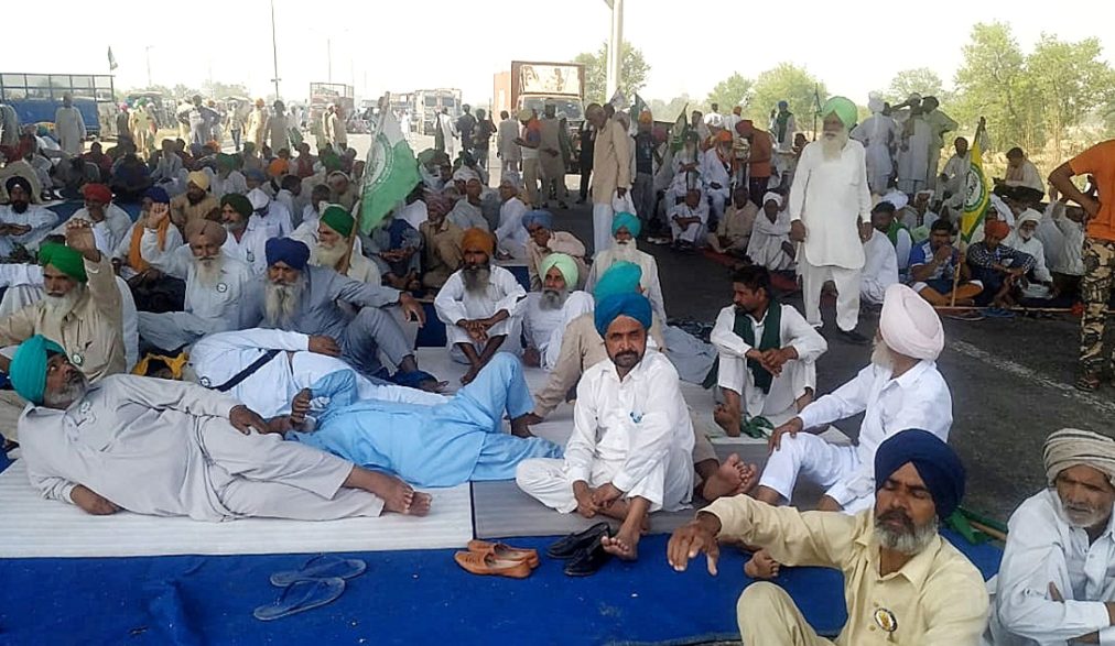 Migrant workers' groups in The Indian state of Punjab have held a two-day rally, drawing concerns from health officials
