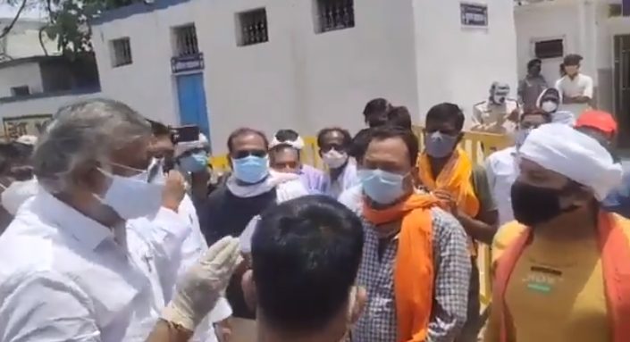 British reporters filmed the current situation of oxygen supply in India: hospital reserves are insufficient patients to the temple to seek oxygen dying