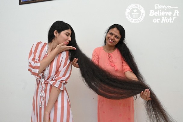 image 419 The world's longest hair cut girl: 12 years without a haircut 2 meters long known as long hair princess