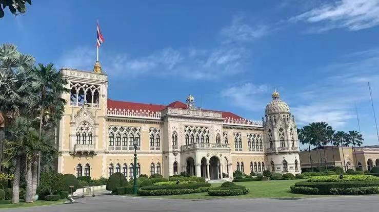 Thailand's Prime Minister's Office added two new confirmed cases of COVID-19 Confirmed persons have entered the Prime Minister's Office building
