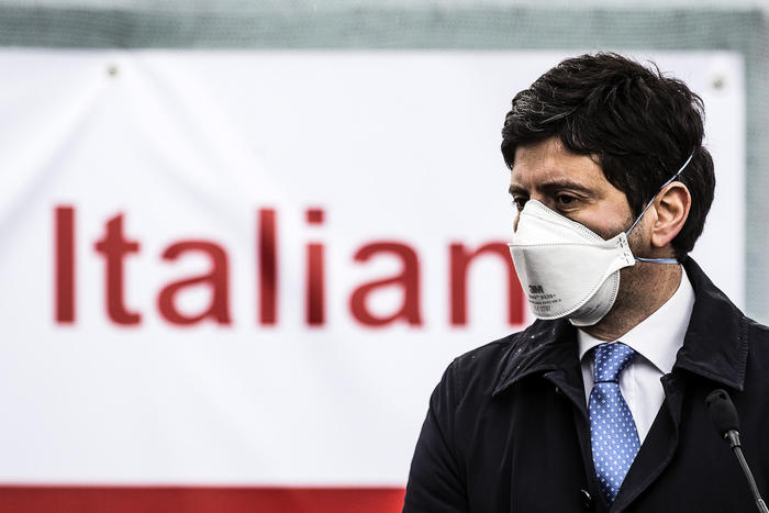 Four people in Italy are under investigation for allegedly threatening health minister Speranza by mail.