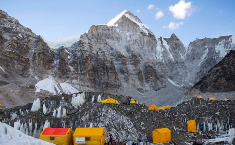 Seventeen people at Mount Everest base camp in Nepal have been diagnosed with coronavirus symptoms
