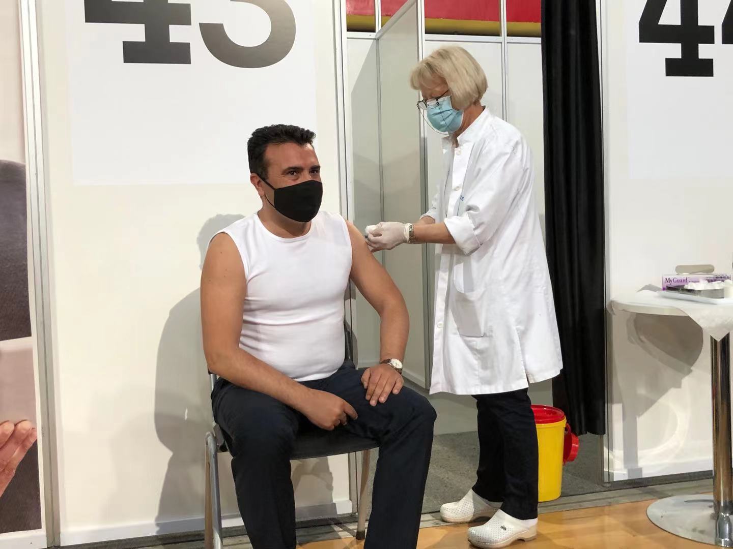 North Macedonian Prime Minister Zaev received the first dose of the SinoVac vaccine