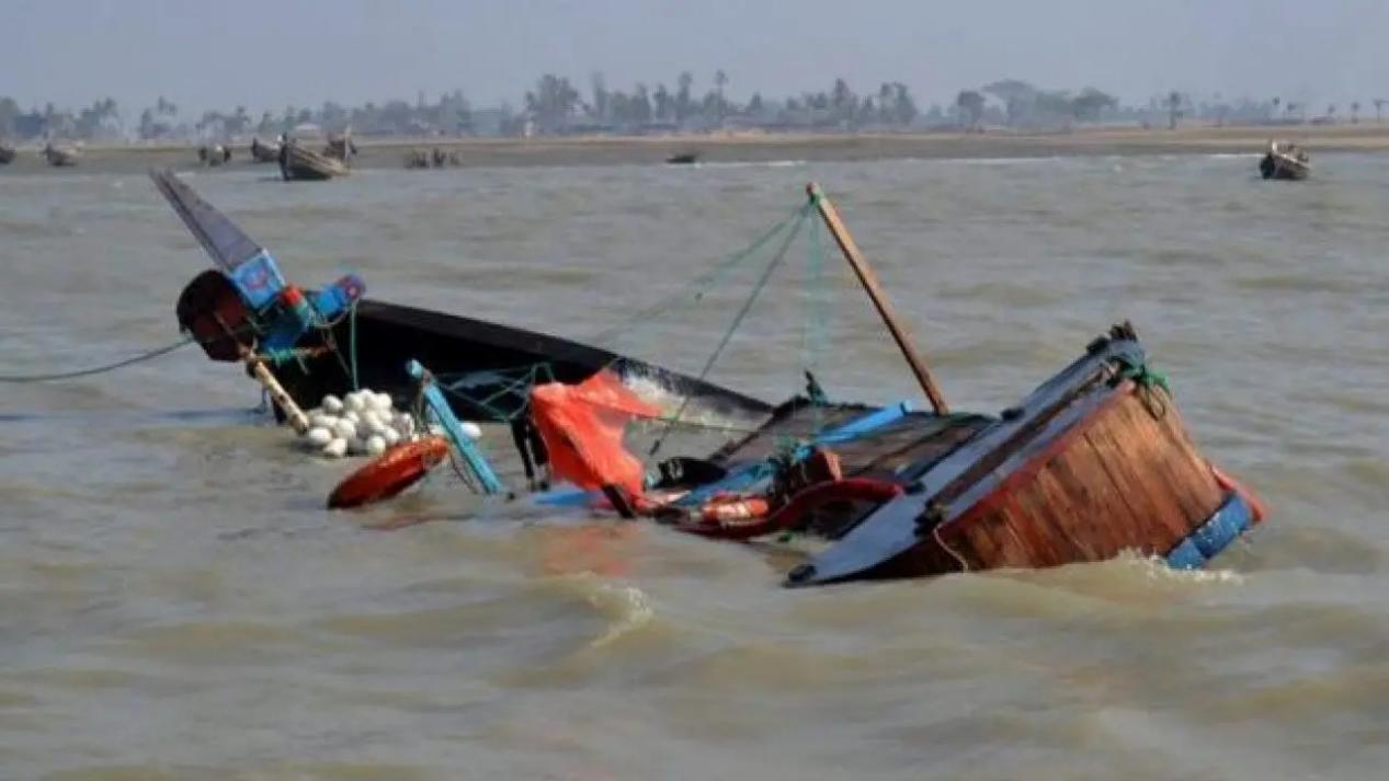 A shipwreck in north-central Nigeria has killed 30 people