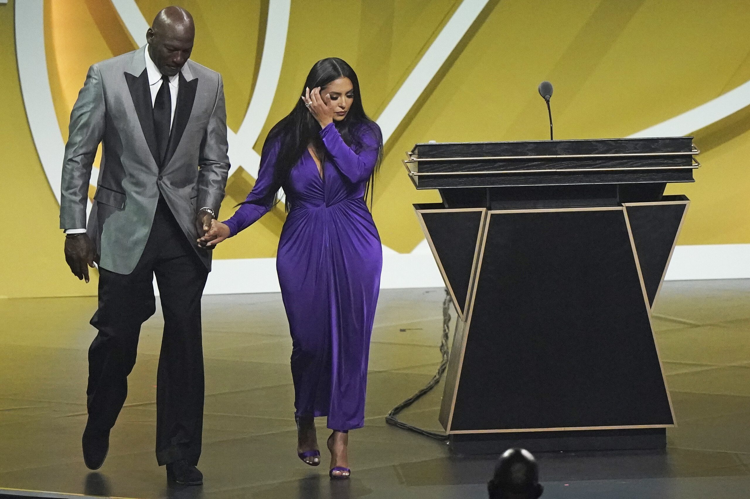 Kobe Bryant was inducted into the Hall of Fame, vanessa said affectionately: I wish my husband could witness it on the spot