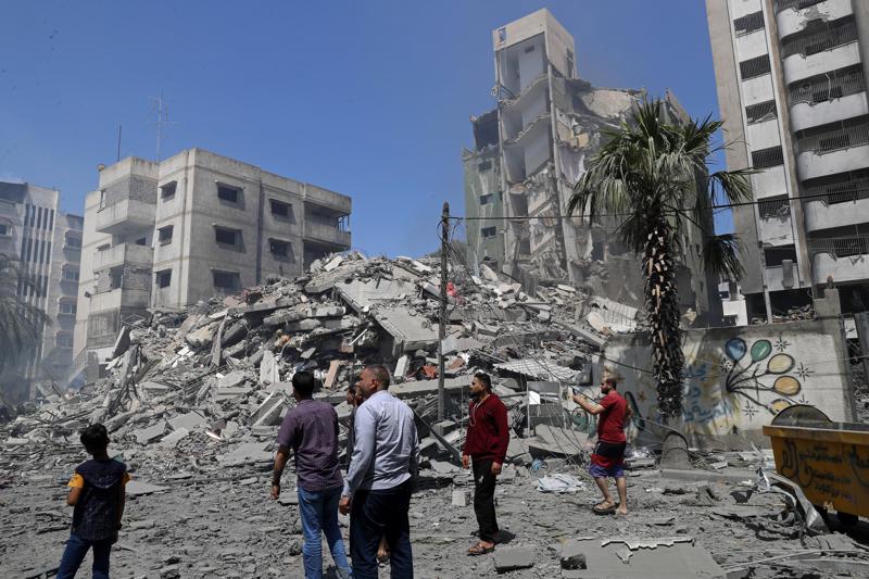 Israel launched its deadliest air strike on the Gaza Strip: the bombing, which lasted 10 minutes from north to south