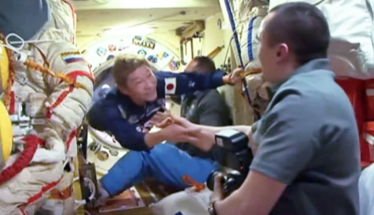 Japanese billionaires broadcast live in space, saying the next stop is Mariana Trench