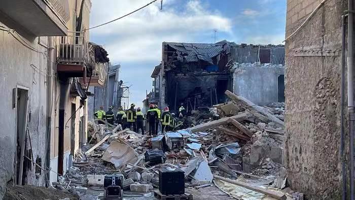 An explosion occurred in a residential area of Sicily, Italy, killing 4 people