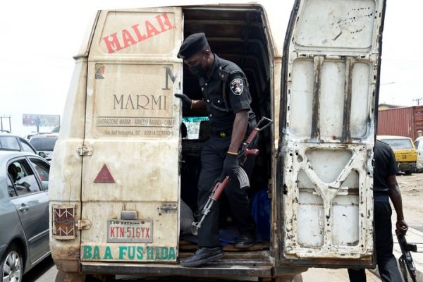 Nigerian militants hijacked 13 hostages